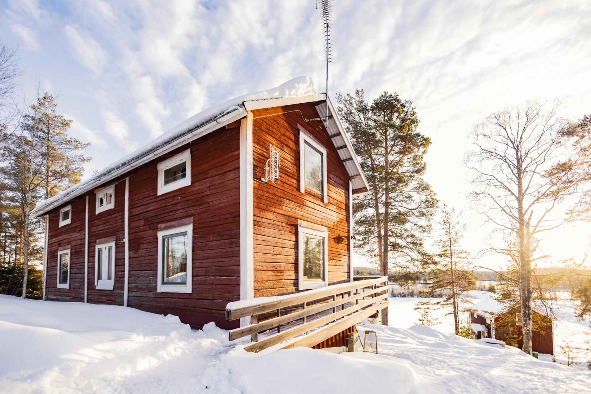 Kalix Riverside Inn, Farm Timbering Exterior foto